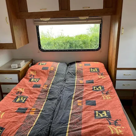 Kamper Nad Brzegiem Jeziora Niegocin Giżycko